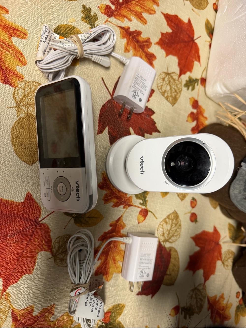 VTech White Baby Video Monitor with Camera and Parent Unit